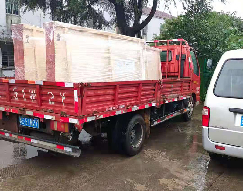 蘇州宏康醫療生產的鉛玻璃裝貨完畢，準備發往上海！